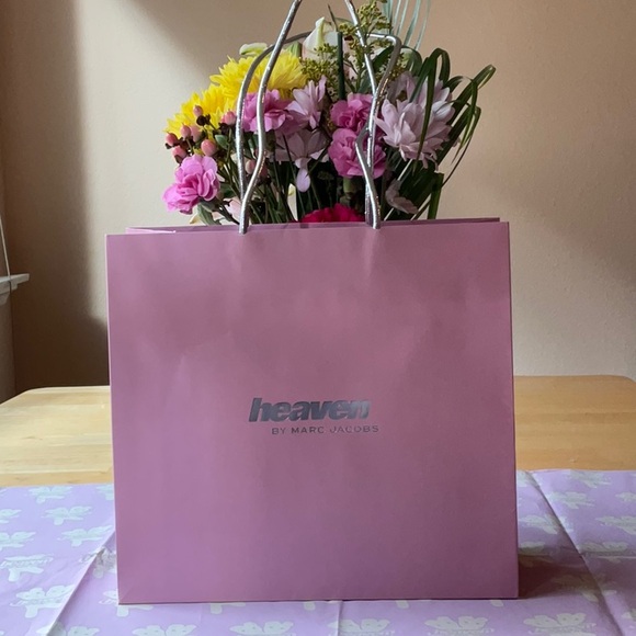 🧸 HEAVEN BY MARC JACOBS  SHOPPING BAG AND TISSUE PAPER 🧸 NWOT 🧸 - Picture 7 of 16